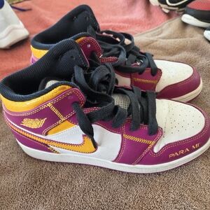 Nike Kids High-Top Sneakers in Purple, Yellow, White, Black